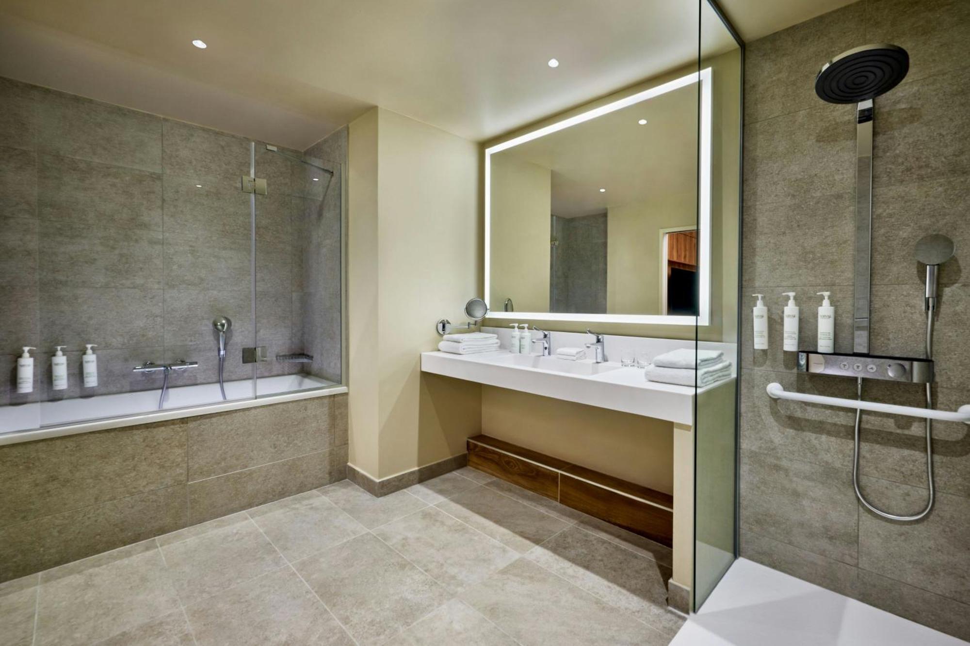 Courtyard By Marriott Lyon Eurexpo Stadium Genas Luaran gambar